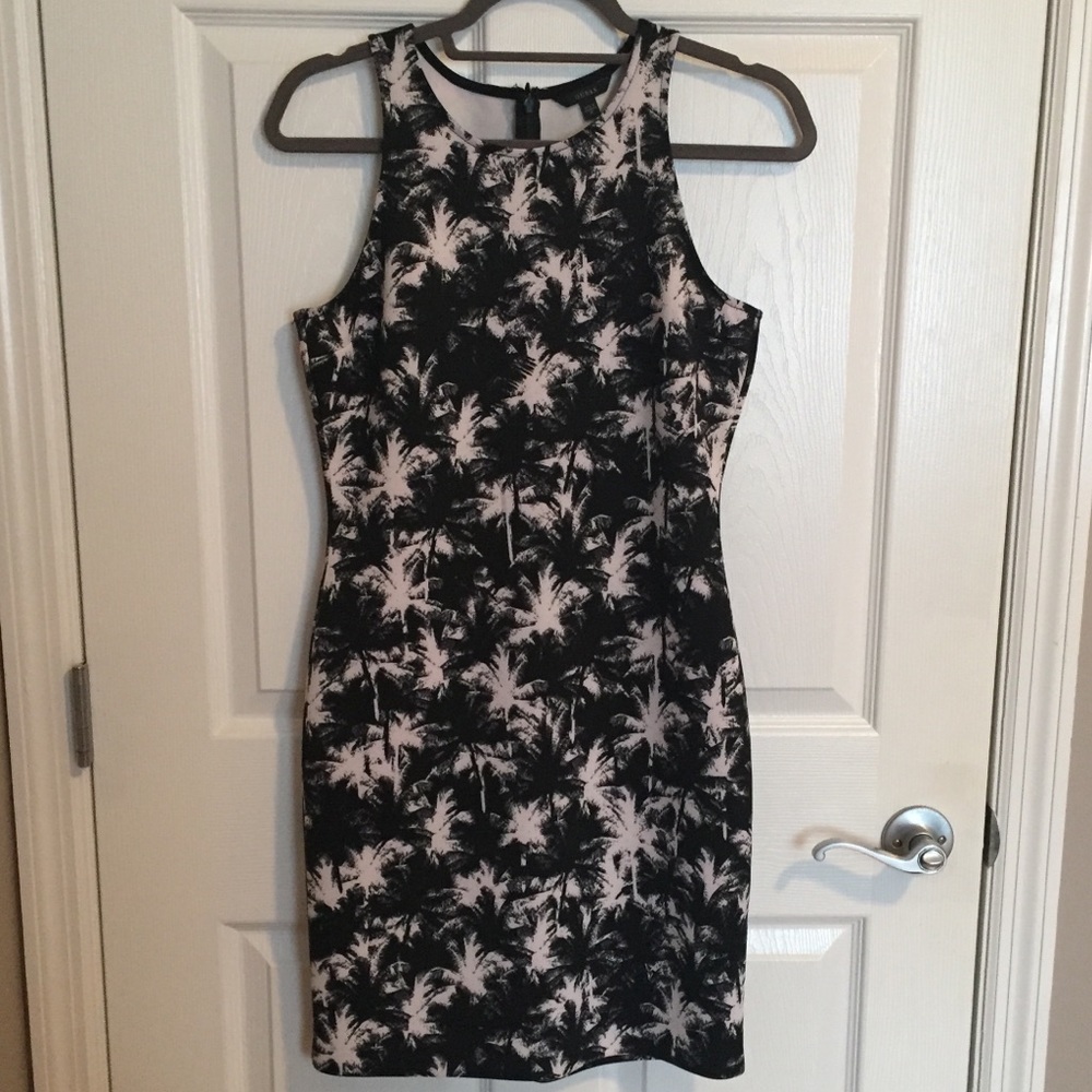 Excellent condition Guess dress